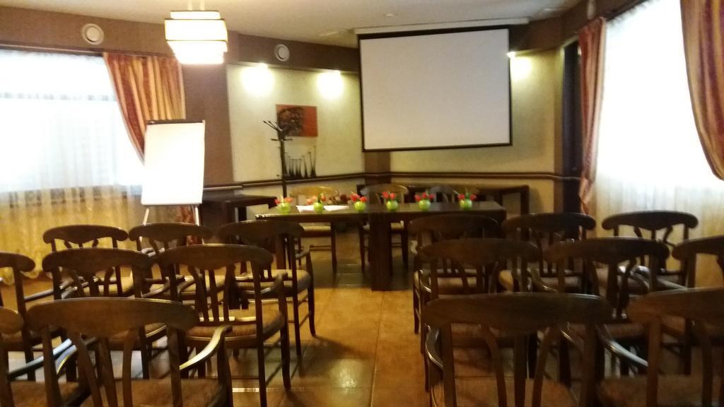 Indiana Hotel Iasi Luaran gambar