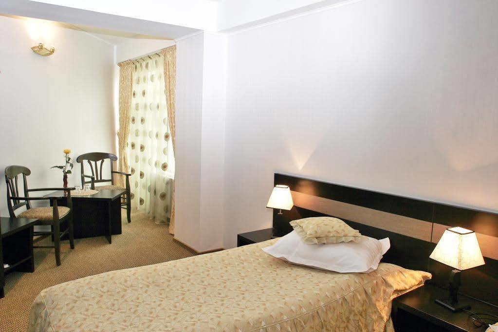 Indiana Hotel Iasi Luaran gambar