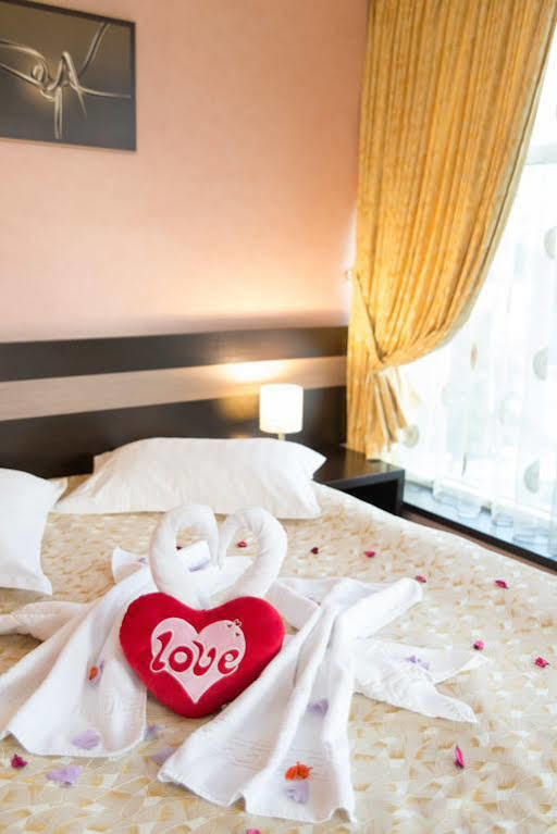 Indiana Hotel Iasi Luaran gambar