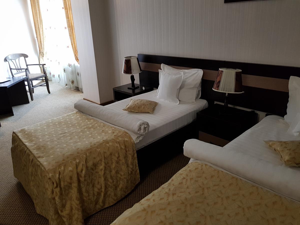 Indiana Hotel Iasi Luaran gambar
