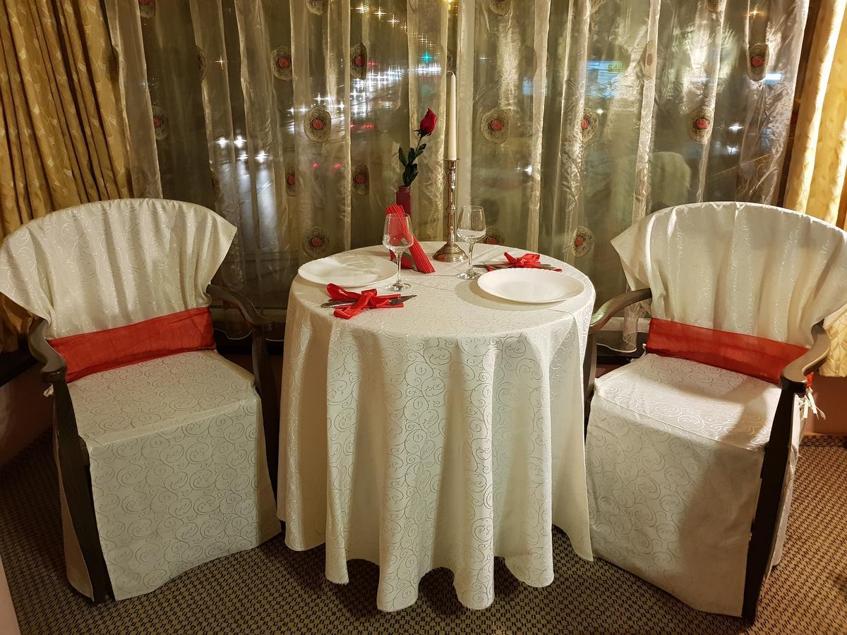 Indiana Hotel Iasi Luaran gambar
